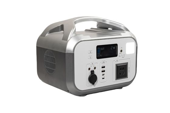 UL / CE Approved 576Wh AC Output Power Szybkie ładowanie w ciągu 3 godzin Przenośna elektrownia słoneczna z światłem LED dla RV