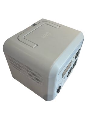 Brak efektu pamięci 1500W Moc wyjściowa w jednym systemie słonecznym Przenośna elektrownia AC z światłem LED do kempingu RV